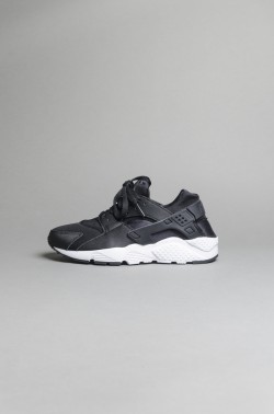 NIKE HUARACHE RUN NEGRA