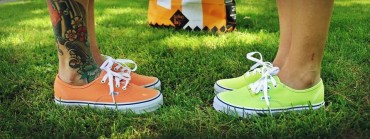 6 trucos para combinar sneakers con ropa de vestir