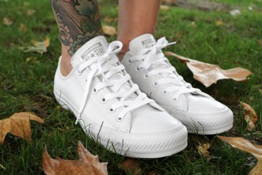 Cómo combinar tus zapatillas blancas para estar a la última